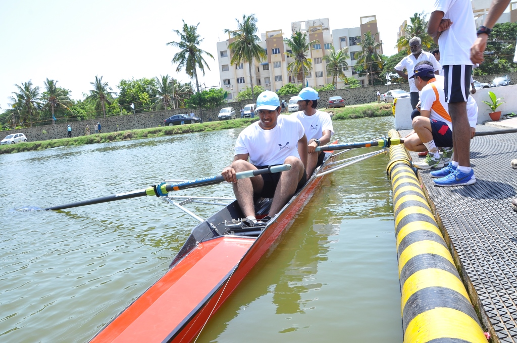 Rowing boat coaching institute